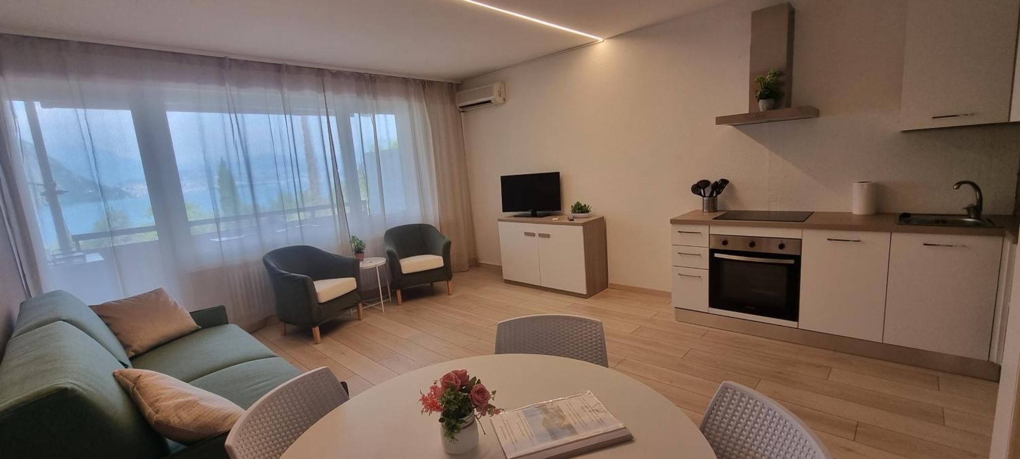 Bianca Apartment Bissone Bagian luar foto